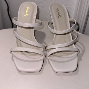 Women’s strap heels. Size 7 In amazing condition. Never been worn just tried on